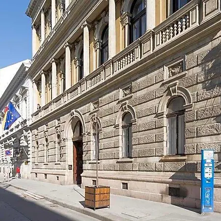 Aparthotel House Octogon 3*