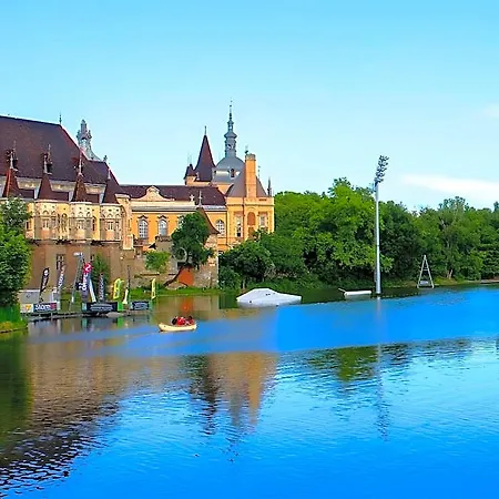 House Octogon Aparthotel